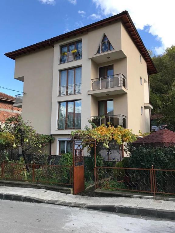 Guest Rooms Profirov Zlatograd Exterior photo